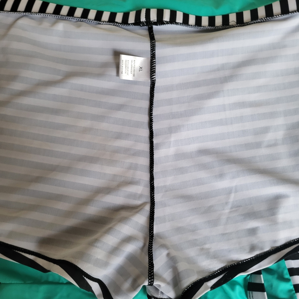 Striped Ruffled Tankini Set - Picture 11 of 12